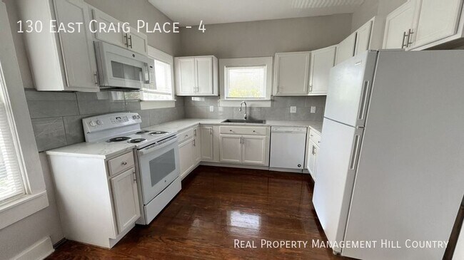 Building Photo - 130 E Craig Pl