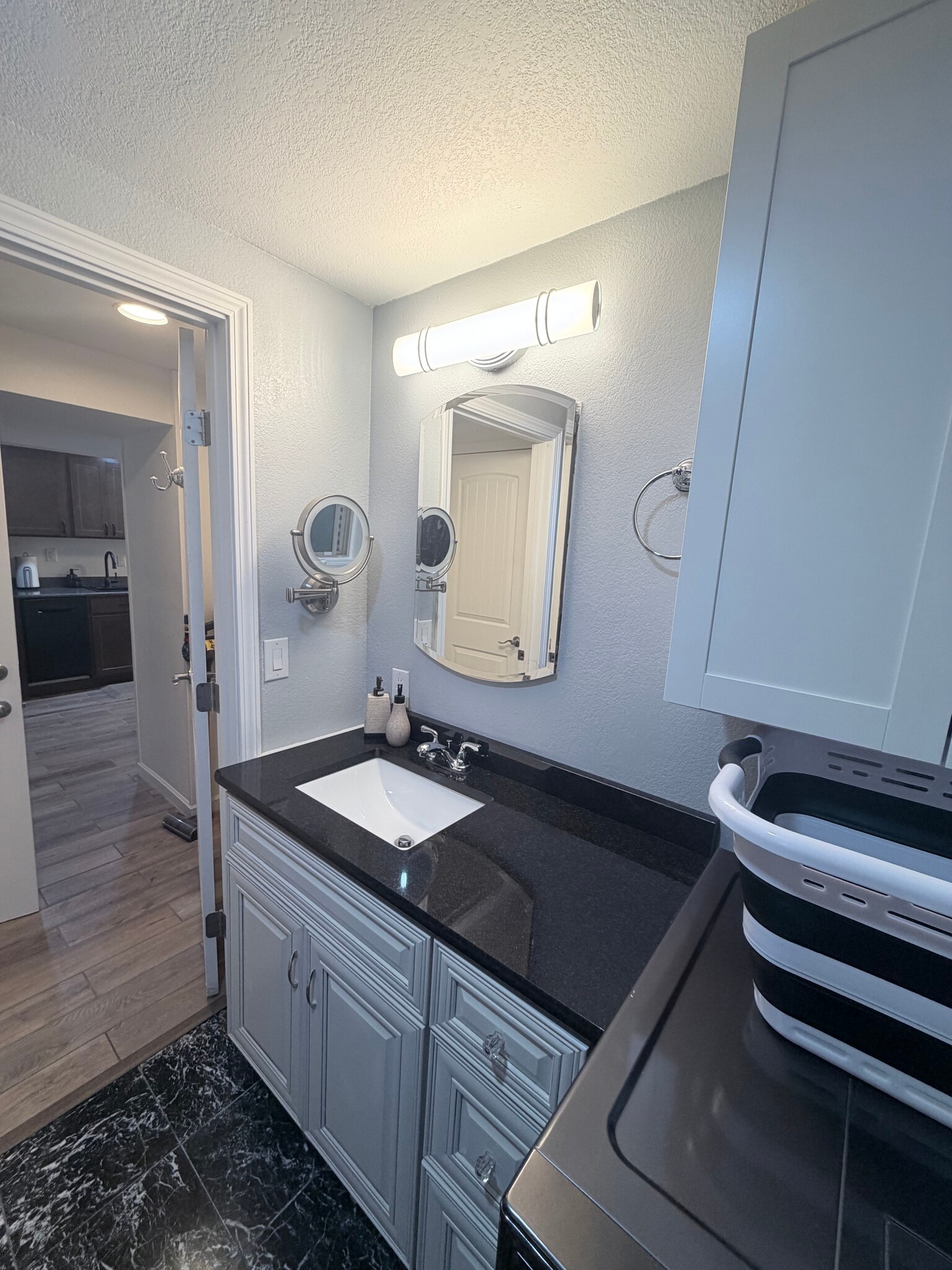 Building Photo - 5065 Escapardo Way