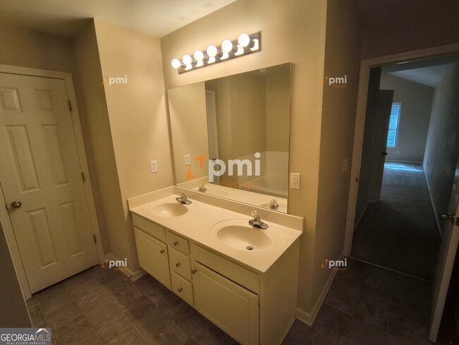 Building Photo - 306 Creek Manor Way