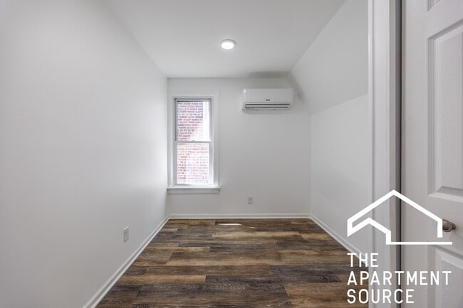 Building Photo - 3147 N Spaulding Ave