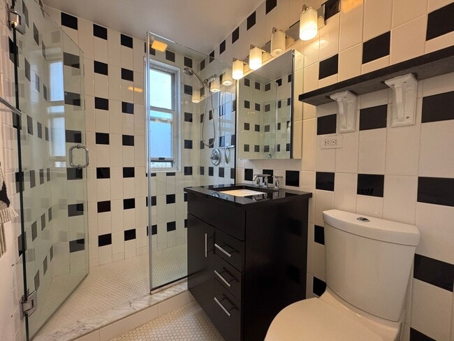 Building Photo - Fully Furnished 2 Bed 2 Bath Condo In Serene Arlington Oaks