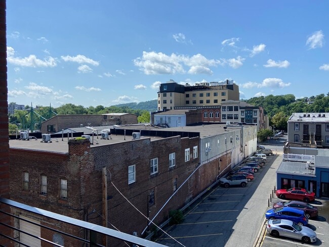 Building Photo - Beautiful two-bedroom apartment at Waterma...