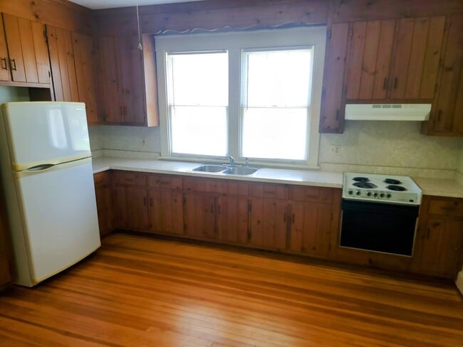 Building Photo - Charming 2-Bedroom Cottage for Rent in Han...