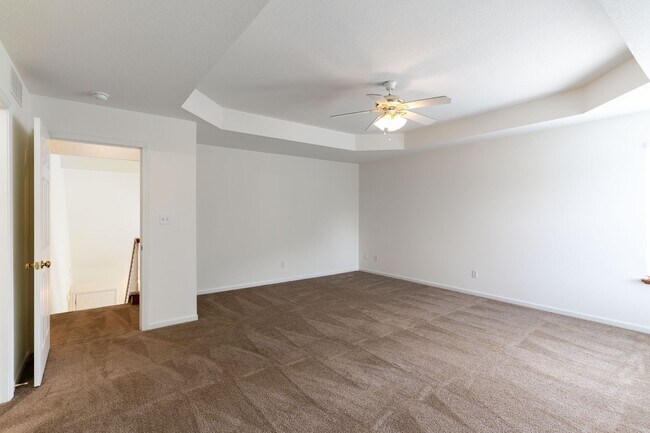 Building Photo - Huge 3 Bedroom, 2 Bath Town Home in SW Col...