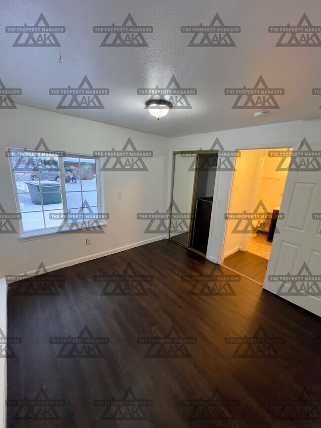 Building Photo - West Fifth Avenue