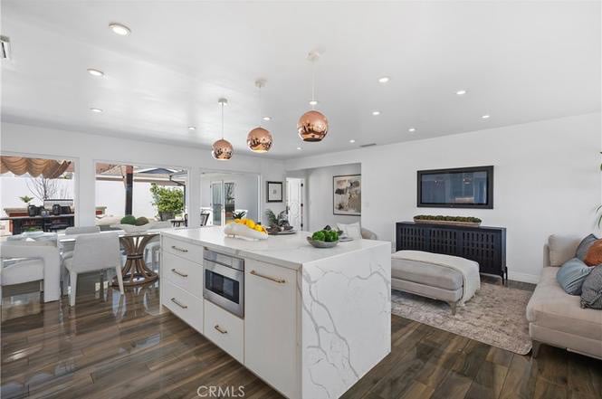 Building Photo - 496 E 16th St