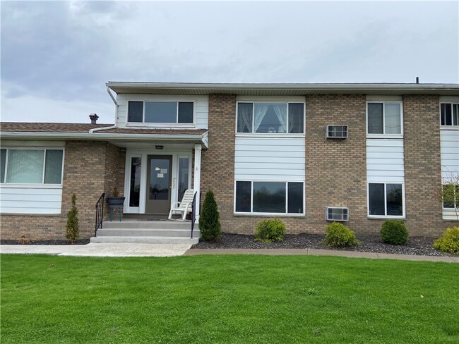 Primary Photo - 11 Winston Dr