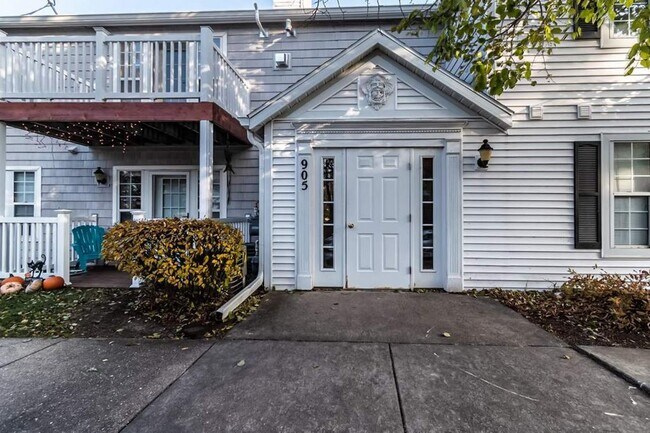 Building Photo - 905 Harbor House Dr. #8