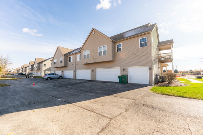 Building Photo - 639 Stonegate Dr