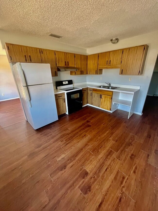 Building Photo - 4709 Larch Dr