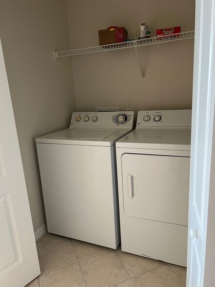 Building Photo - 16635 Lake Circle Dr