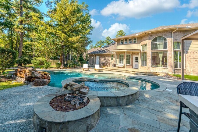 Building Photo - 2 Graylin Woods Pl