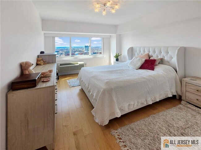 Building Photo - 110 Somerset St