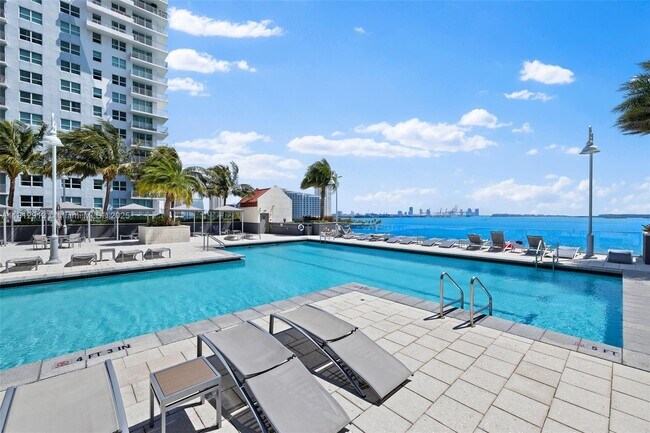 Building Photo - 1155 Brickell Bay Dr