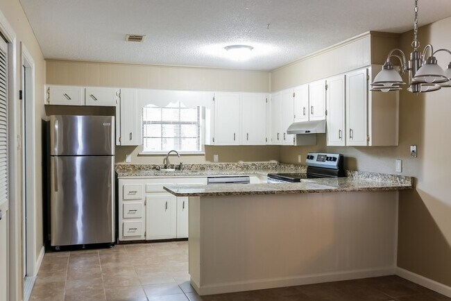 Building Photo - Charming Sherwood Home