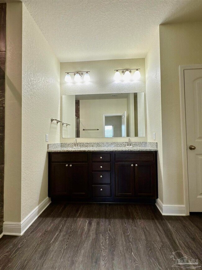 Building Photo - 5065 Peach Dr