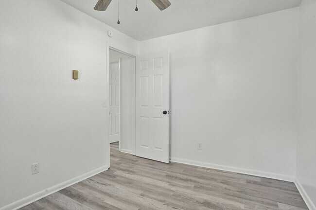 Building Photo - 3745 Woodford Ave NW