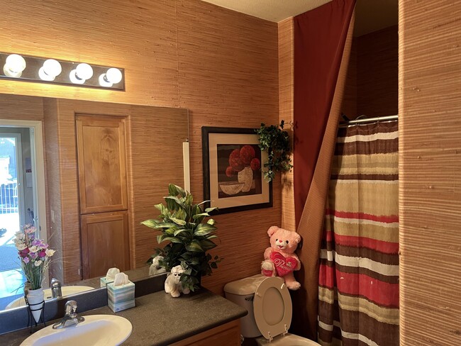 Building Photo - 3975 N Hualapai Way