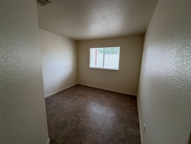 Building Photo - Beautiful Updated Home