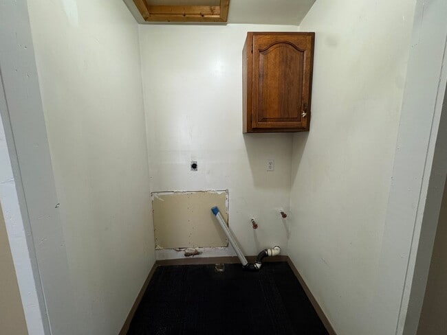 Building Photo - 80 Williams