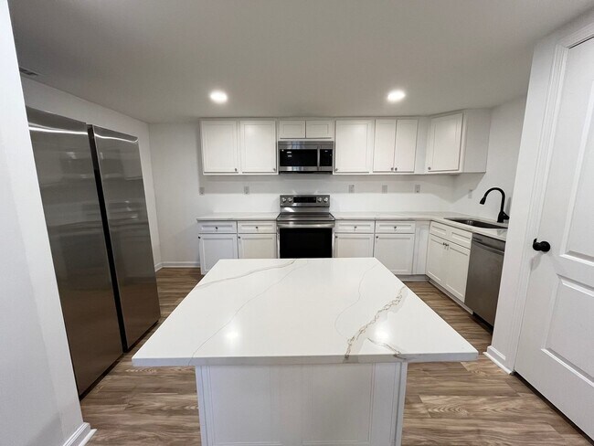 Building Photo - Modern 2BD, 2BA with 3rd Bonus Room Near Downtown Durham with Assigned Off-Street Parking and Bac...