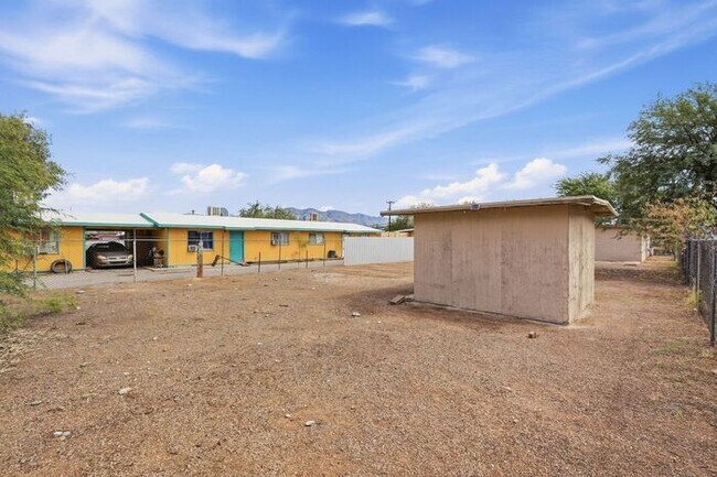 Building Photo - Bright 3-Bed Tucson Rental Home with Expansive Fenced Backyard Near U of A
