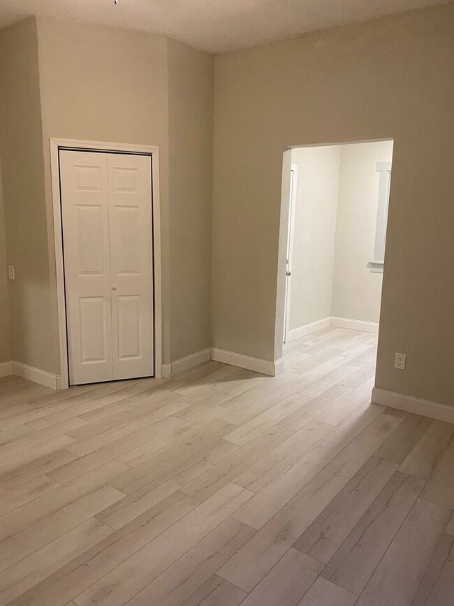 Building Photo - CHARMING 2 BEDROOM 1 BATH APARTMENT HOME - $500 OFF FIRST MONTH RENT!