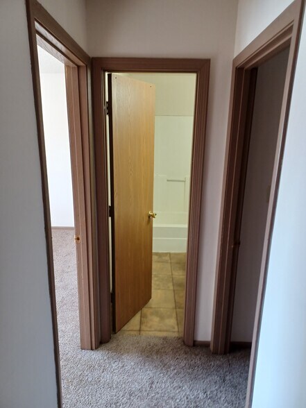 Building Photo - 105 Swan Dr