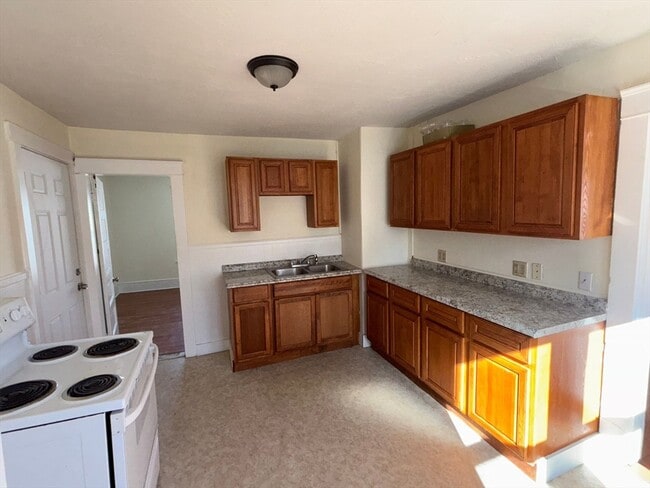 Building Photo - 68 Laurel St