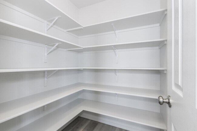 Building Photo - Newer 4 Bed / 2.5 Bath House For Rent _ Pl...