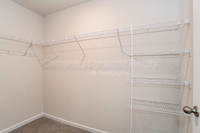 Building Photo - 1365 37th Ave Lane NE