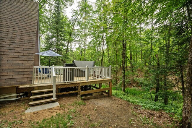 Building Photo - 51 Lake Pines Cir