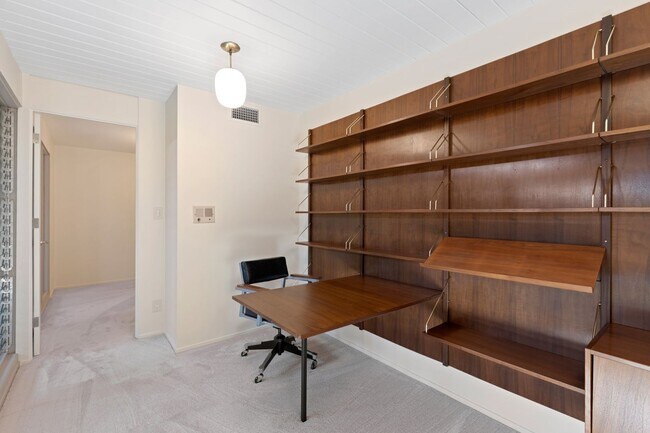 Building Photo - Stunning Mid-Century Modern 4 BR 3 BA with Bonus Room and Office