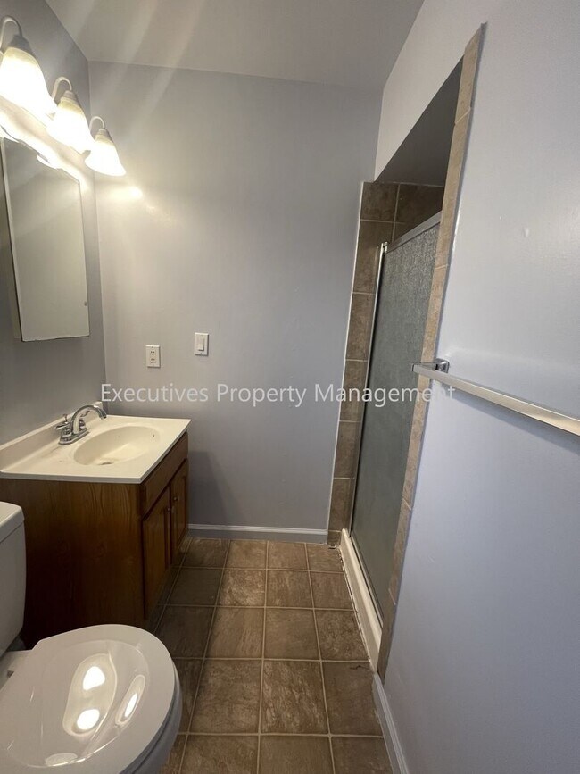 Building Photo - 1271 Spruce Ave