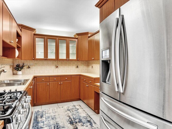 Building Photo - 3140 S Ocean Dr