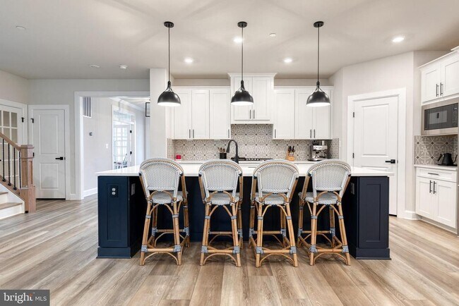 Building Photo - 7679 Cross Creek Dr
