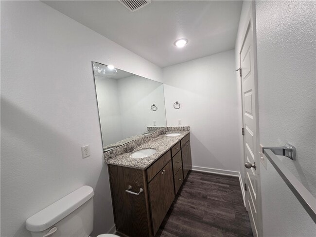 Building Photo - 637 Hidden Springs Dr