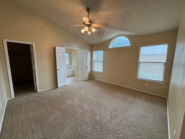 Building Photo - 6908 Golden Oak Ln