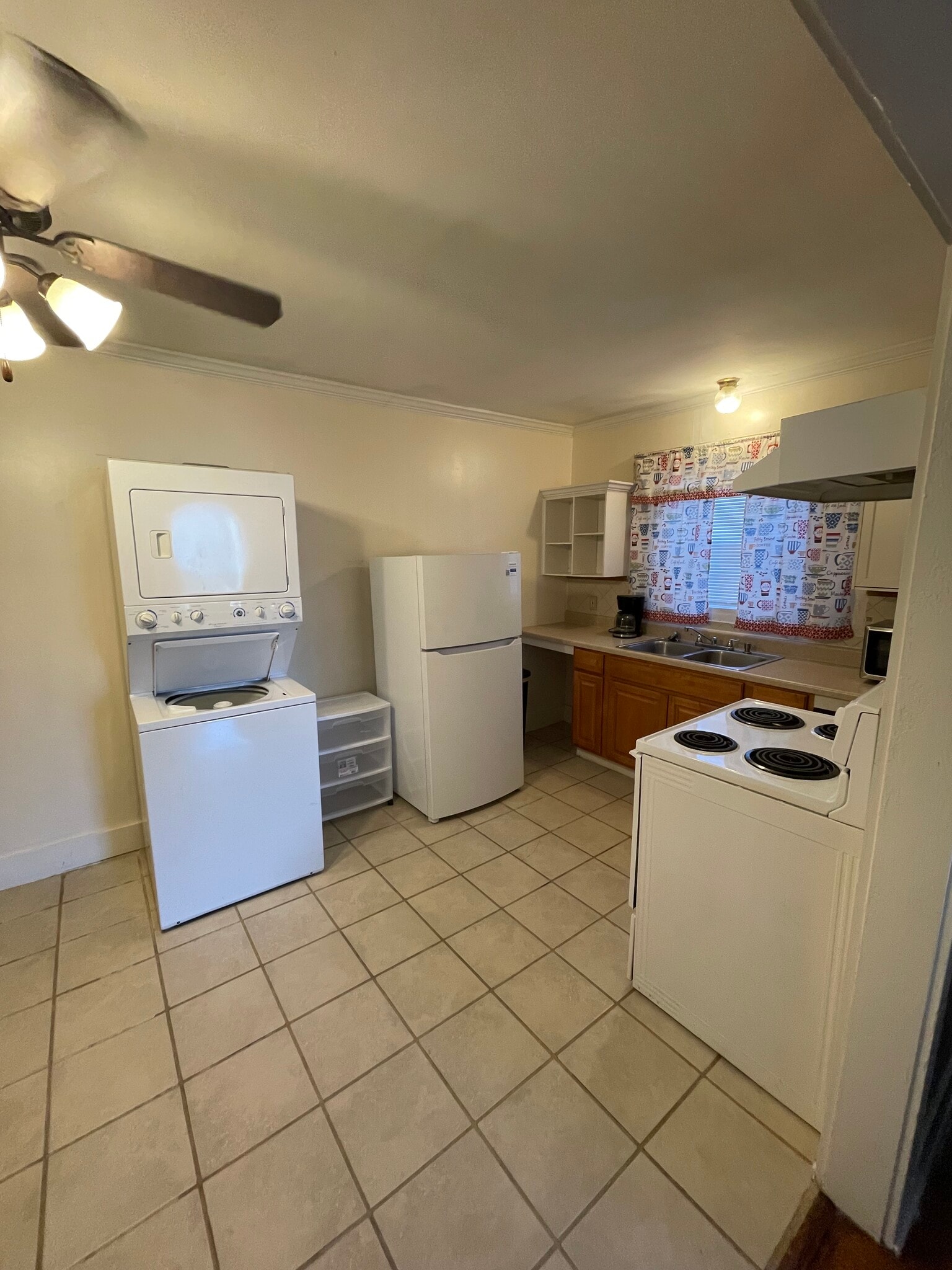 Building Photo - 1315 China St