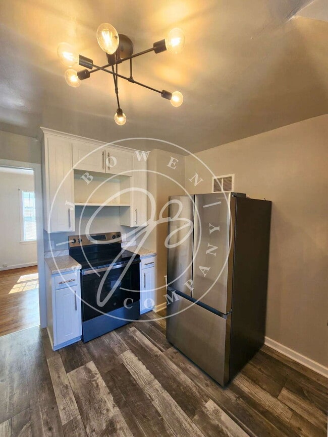 Building Photo - Move-In Ready! Spacious 4–5 Bedroom Home w...