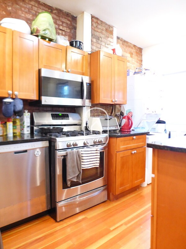 Building Photo - 15 Bynner St