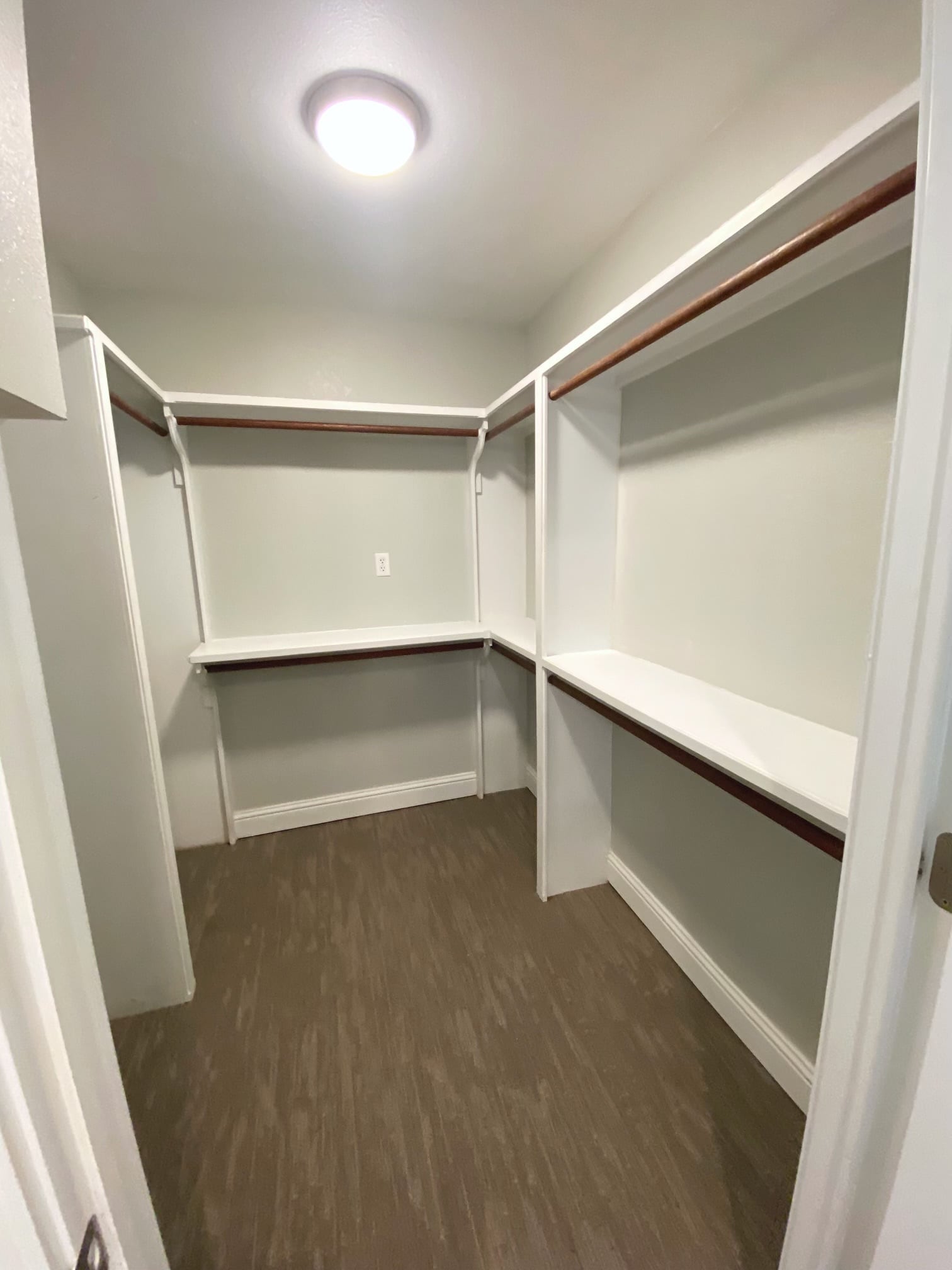 Walk in closet - 13372 FM 2710