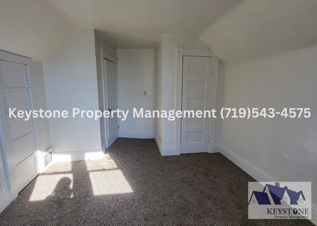 Building Photo - $400 Off Move In Special! Centrally Located, 2nd Floor Apartment with 1 Bedroom/1 Bathroom  - $80...