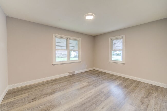 Building Photo - Beautiful 2-Bed, 1-Bath House in Overland ...
