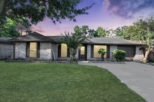 Building Photo - 3806 Charriton Dr