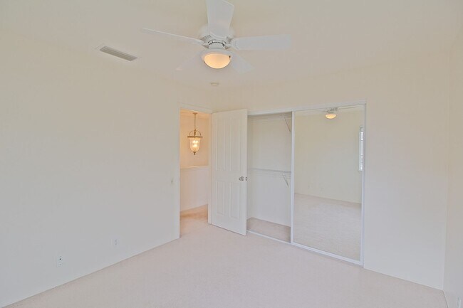 Building Photo - Stunning 4-Bedroom Home with Solar and Sal...