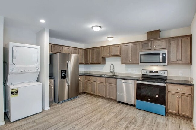 Building Photo - Brand New 1BR/1BA Apartment in Lyons!