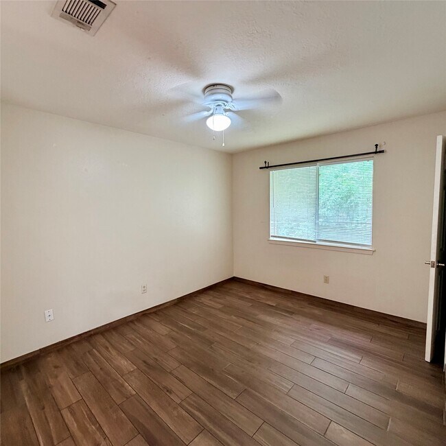 Building Photo - 16914 Summer Dawn Pl