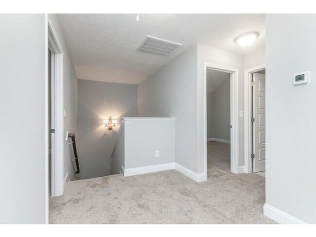 Building Photo - 210 Palisade Rdg