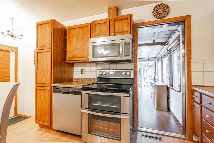 Kitchen - 1740 Boles St